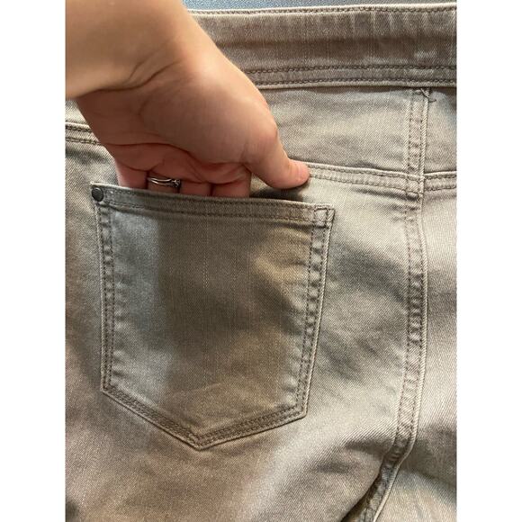 Chicos 0.5 Perfect Stretch Pull On Girlfriend Slim Leg Ankle Gray Women Size S 6 - Picture 6 of 13